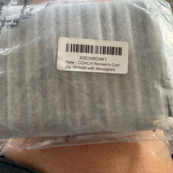 Coach Zip Around Wristlet NWT - Picture 7 of 10